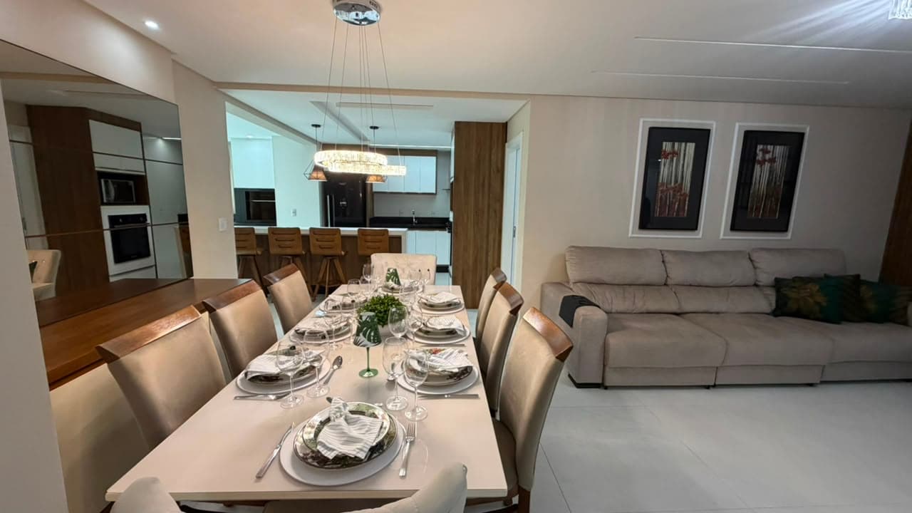 Apartamento Isla Morada Meia Praia | 3 Suítes Perto da Avenida