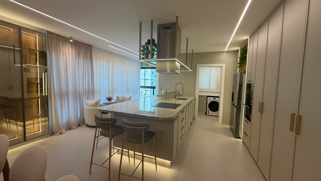 Apartamento Impéria del Mare | Meia Praia | 4 Suítes Decorado
