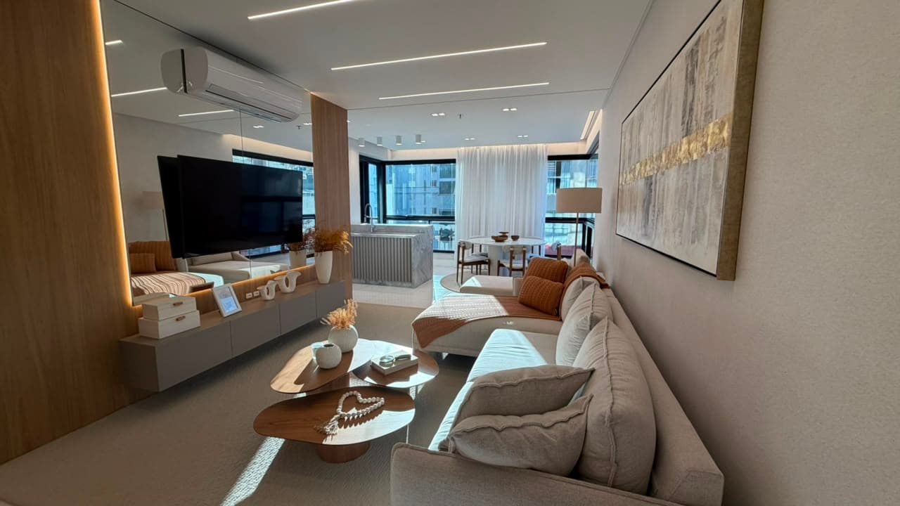 Apartamento Dumond Meia Praia | 4 Suítes na Rua do Russi & Russi