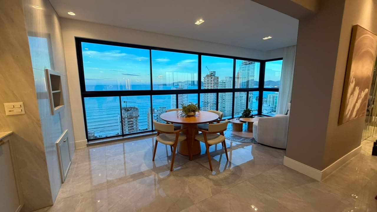 Apartamento Shard Tower Meia Praia | Showroom Frente Avenida